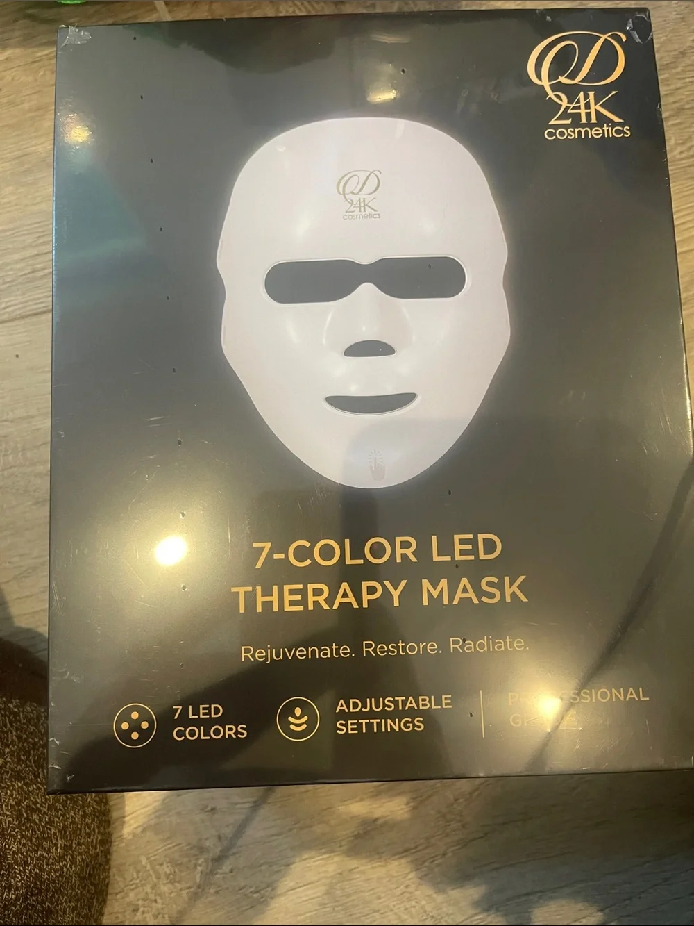 New D24K White 7-Color LED Therapy Face Mask - Picture 1 of 4
